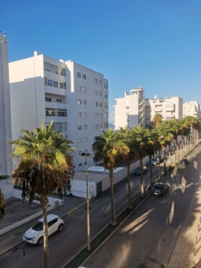 Seaflower - cosy, family friendly condo 50m from the beach